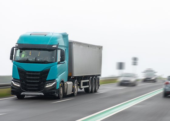 Перевозка жидких строительных материалов: профессиональный подход